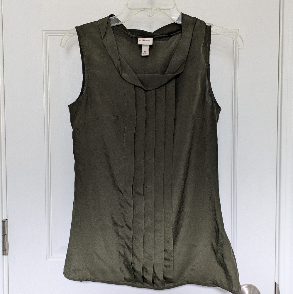 Sleeveless blouse